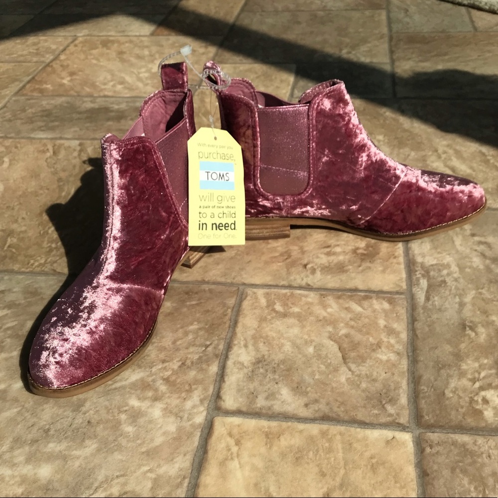 Brand new! Toms Pink Velvet Chelsea Boots sz8